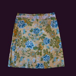 floral a-line skirt with lace trimming